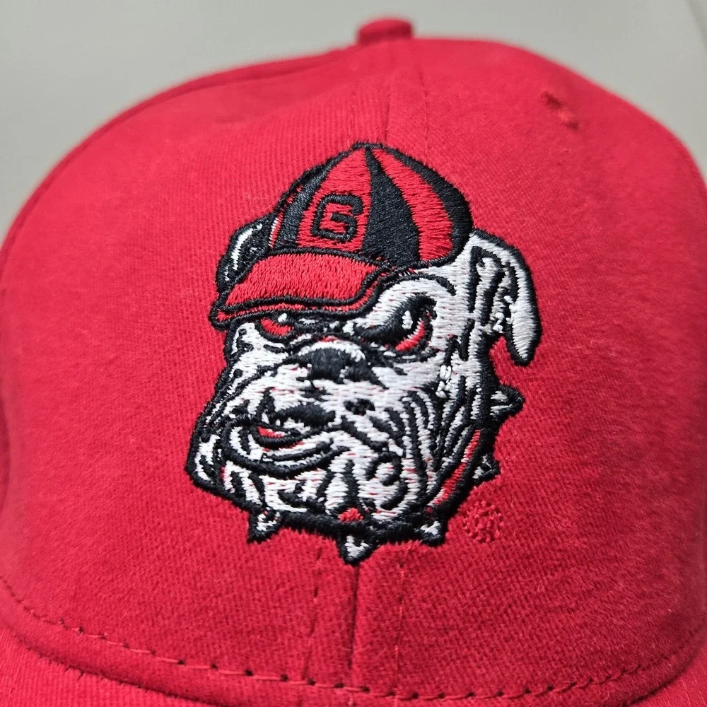 Georgia Bulldogs Unisex Baseball Cap ONE SIZE Red Fan Favorite Curved READ